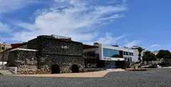 Frontal de la zona musealizada de los Hornos de Cal de El Charco | &copy;Ada Chac&oacute;n, 2026.
