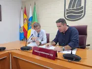 El alcalde de Puerto del Rosario, David de Vera, y el concejal de Econom&iacute;a y Hacienda, Juan Manuel Verdugo.