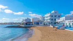 Muelle Chico de Corralejo, en una imagen de promoci&oacute;n tur&iacute;stica de La Oliva.