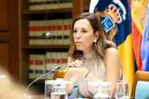 J&eacute;ssica de Le&oacute;n, en la Comisión de Turismo del Parlamento canario.
