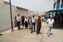 Cargos insulares y municipales acompa&ntilde;an al ministro Torres en El Cotillo.
