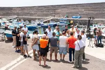 Imagen de la visita del Gobierno de Canarias al Refugio Pesquero de El Cotillo, que recibir&aacute; una inversi&oacute;n de 200.000 euros para su reforma.