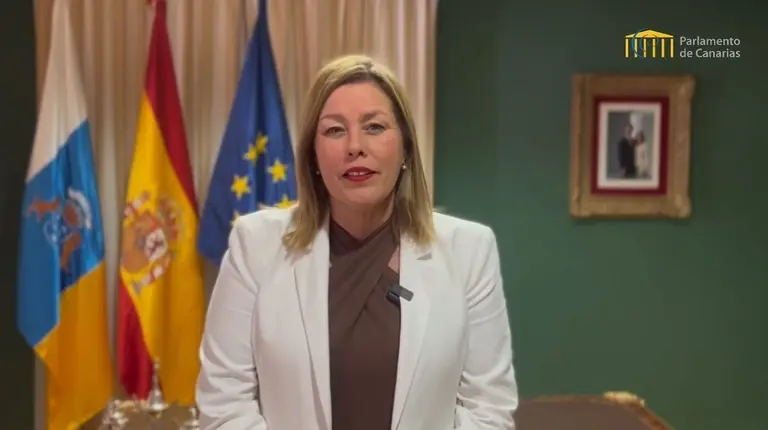 Astrid Pérez felicita a Felipe VI.