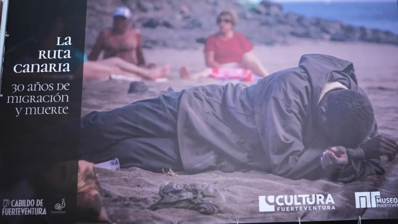 Portada de la exposición ‘La ruta canaria, 30 años de migración y muerte’.