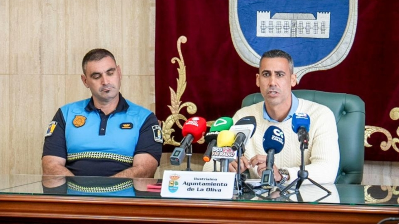 El alcalde Isaí Blanco y el subinspector Jorge Fleitas.