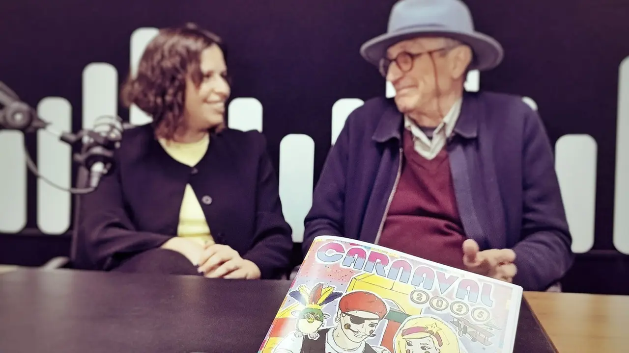 Tacoremi Gutiérrez y Jorge Sastre, con el programa del Carnaval de la capital de Fuerteventura en este 2025.