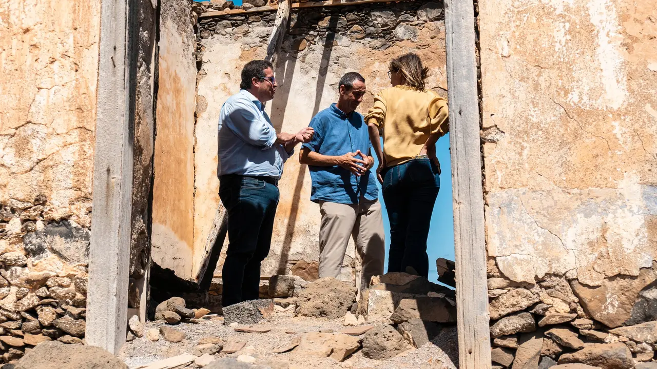 Visita a inmuebles antiguos durante la redacci&oacute;n del Cat&aacute;logo de Protecci&oacute;n de Bienes Patrimoniales Culturales de la capital.