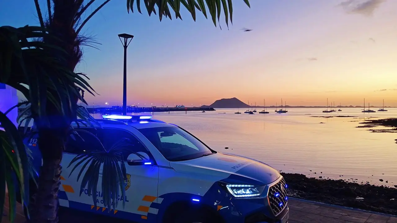 Imagen de la Polic&iacute;a Local de La Oliva, en Corralejo.