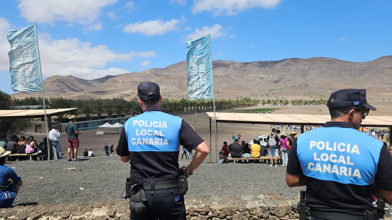 Polic&iacute;a Local de Antigua, en Feaga 2025.