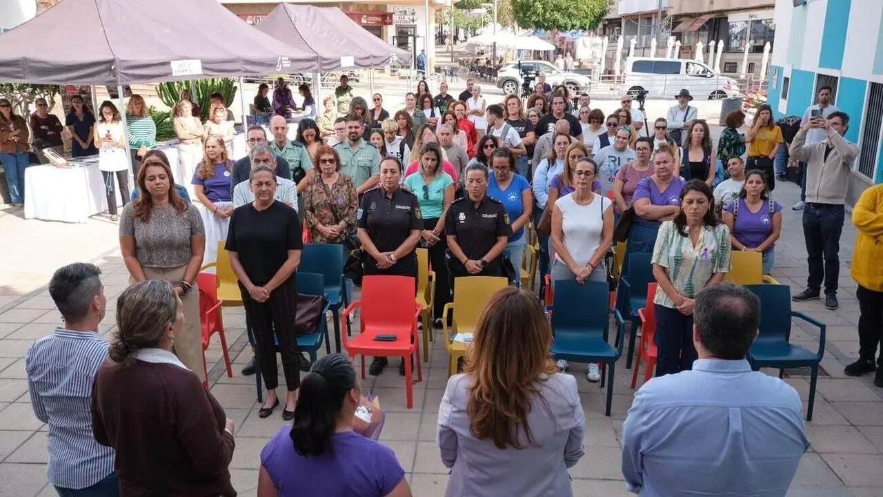 Acto del Cabildo por el 25N.
