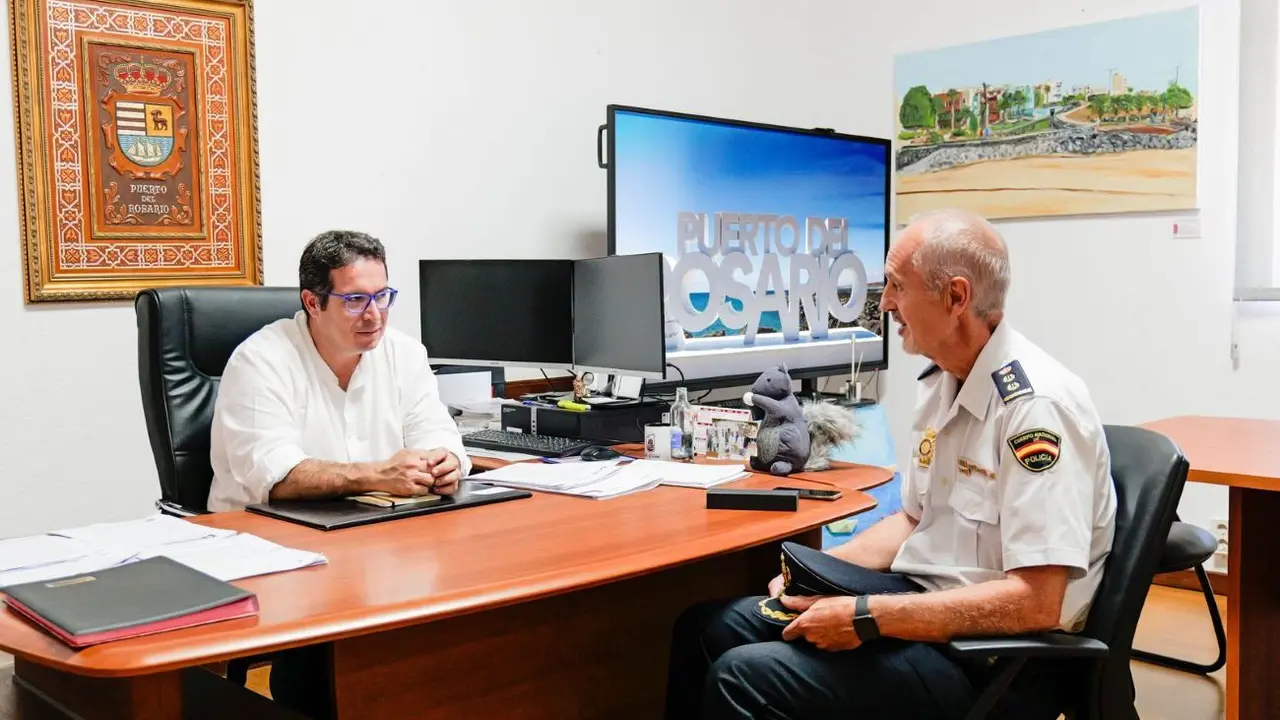 Reuni&oacute;n con la Polic&iacute;a Nacional en la Alcald&iacute;a de la capital.