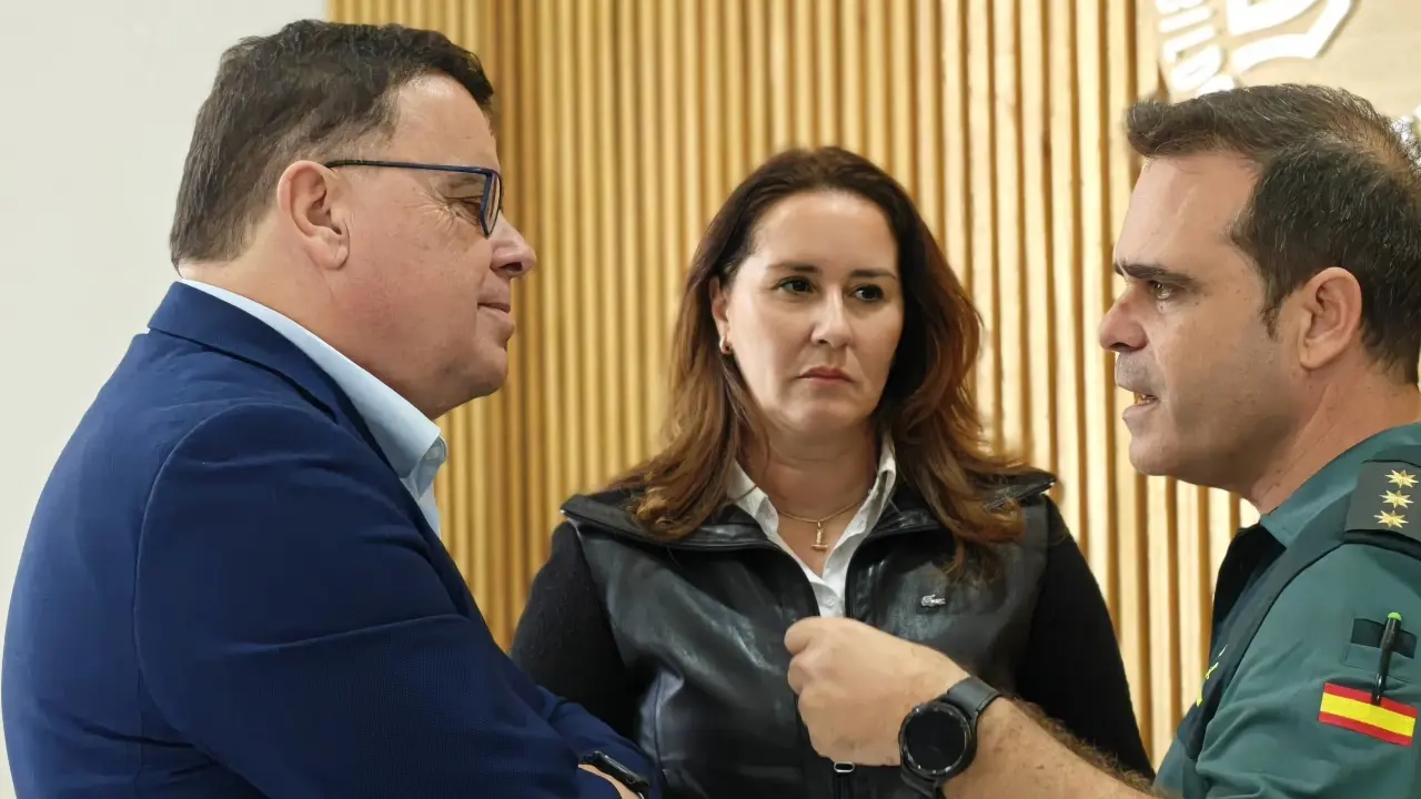 Reuni&oacute;n para prevenir la proliferaci&oacute;n de instalaciones ilegales en suelo r&uacute;stico en Fuerteventura.  (1)