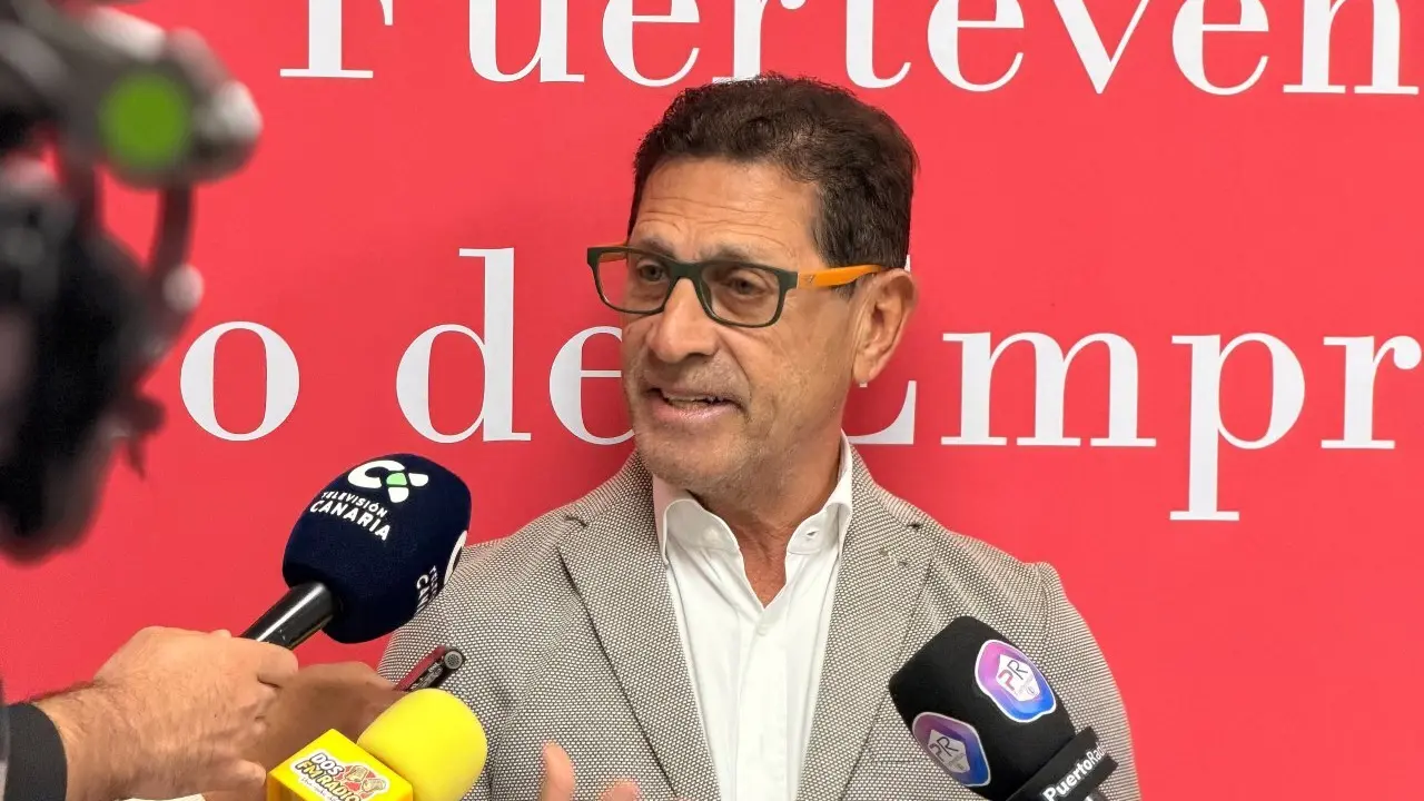 El presidente de la Comisi&oacute;n de Econom&iacute;a de la C&aacute;mara de Comercio de Fuerteventura, Juan Tom&aacute;s Figueroa Ben&iacute;tez, fue el encargado de presentar el ICE.