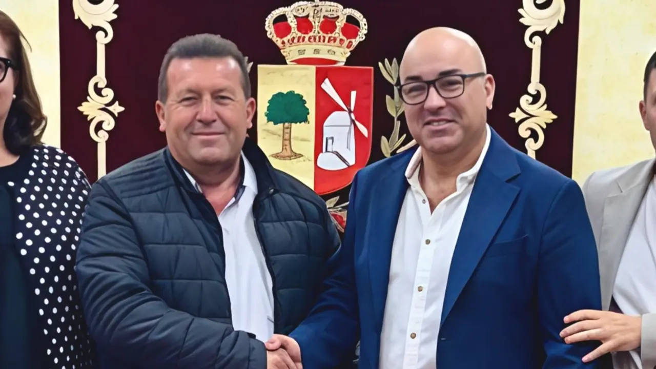 Mat&iacute;as Pe&ntilde;a y Enrique Cerde&ntilde;a, en la toma de este como presidente de la Mancomunidad Centro Sur.