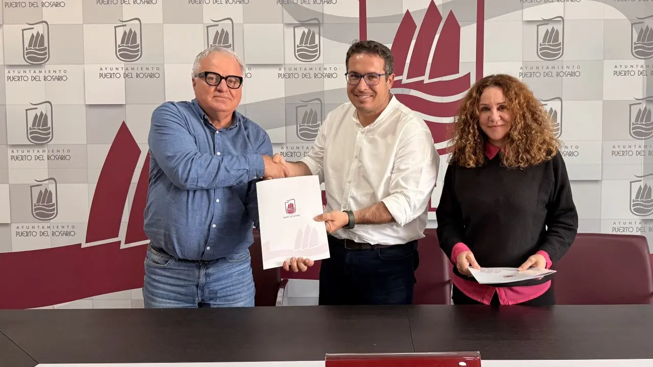 Convenio entre el Ayuntamiento de Puerto del Rosario y el IES Santo Tom&aacute;s de Aquino.