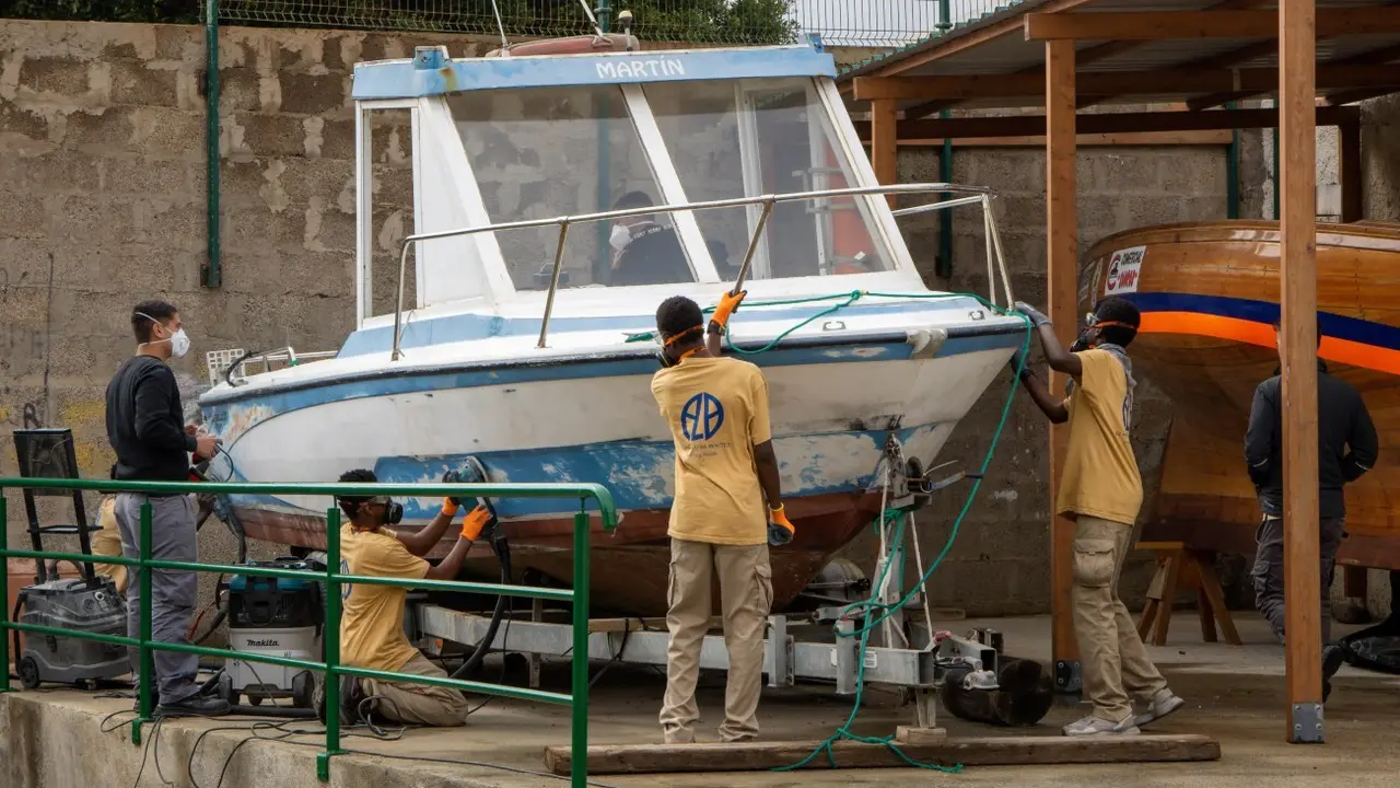 El barco reparado por alumnado de FP en Gran Canaria se utilizar&aacute; como ambulancia acu&aacute;tica en Gambia.