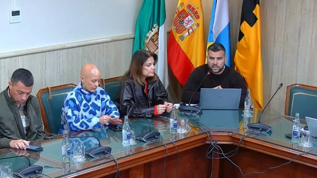 Pleno extraordinario en el Ayuntamiento de La Oliva, el 4 de marzo de 2026, dedicado a Recaudaci&oacute;n, Limpieza y colegios.
