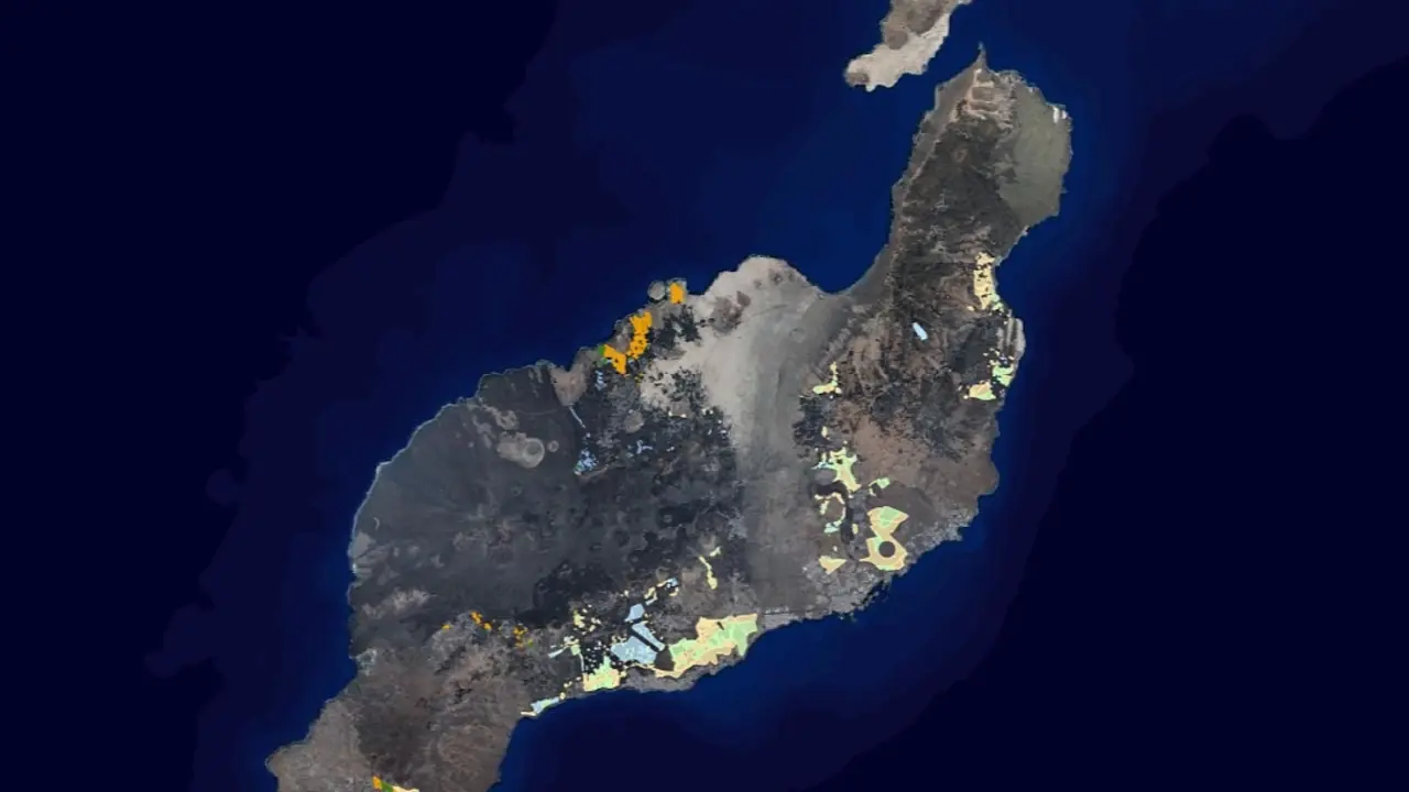 Las ZAR de Lanzarote establecen tres tipos, aptas (naranja y celeste), mixtas (verde), mixtas condicionadas (verde claro), y divide por zonas de e&oacute;lica (celeste) y fotovoltaica (amarillo y naranja).