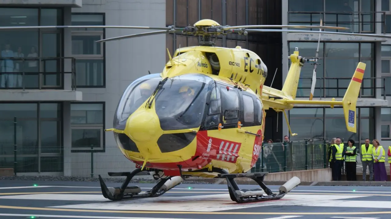 El helic&oacute;ptero de soporte vital avanzado del SUC, en su primer aterrizaje en Fuerteventura, en marzo de 2026.