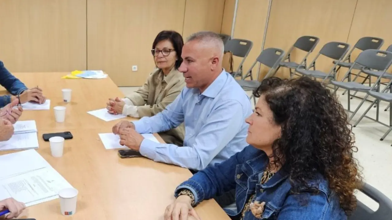 Reuni&oacute;n de CC con el grupo de Antigua.