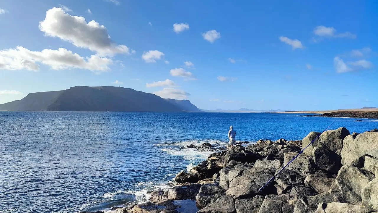 El Estrecho del R&iacute;o separa La Graciosa de Lanzarote | &copy;Fuerteventura Digital, 2024