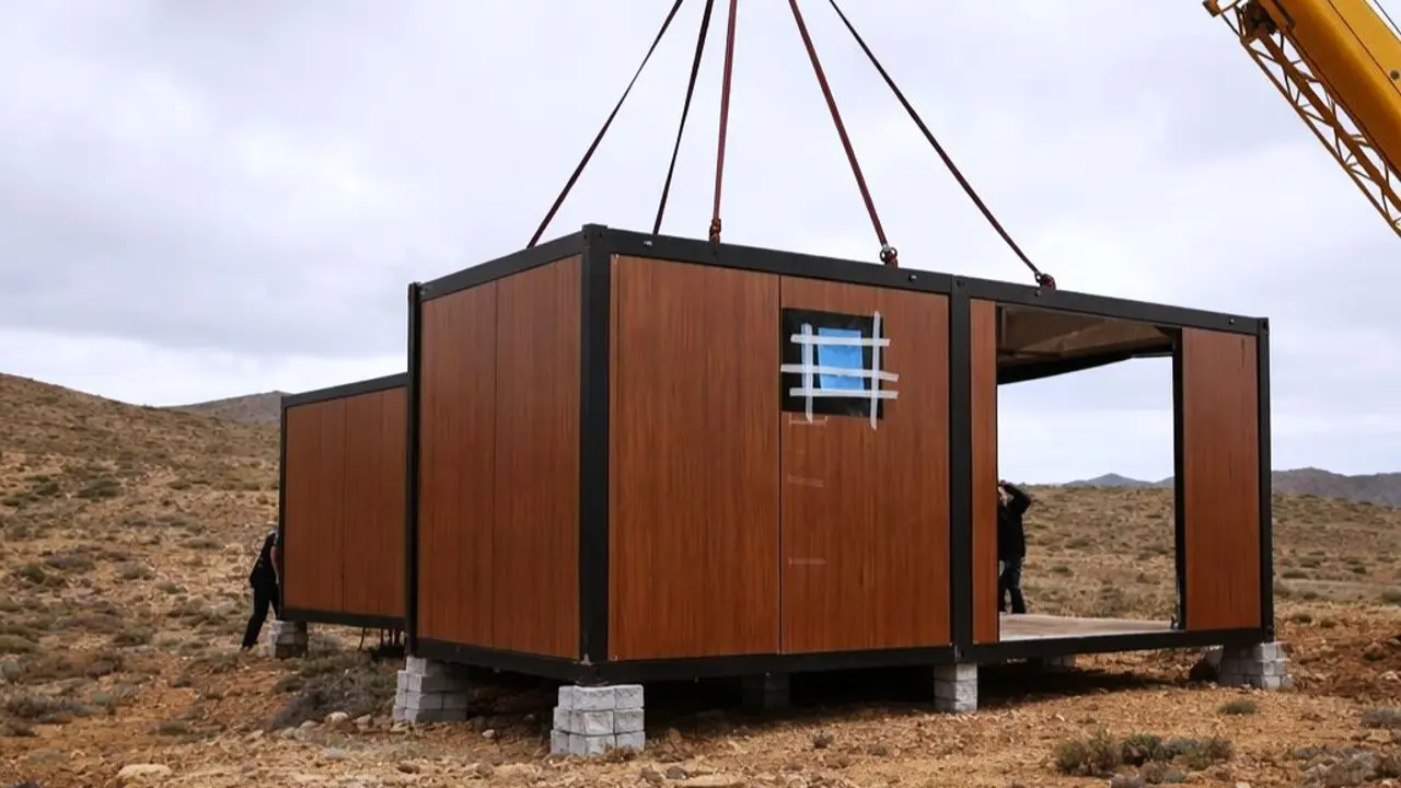 Instalaci&oacute;n de vivienda modular en mitad del campo. 