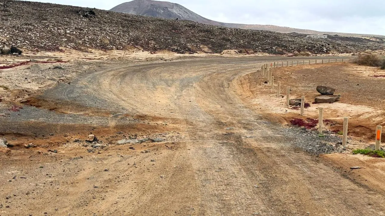 Estado de la pista de Majanicho tras las lluvias del invierno