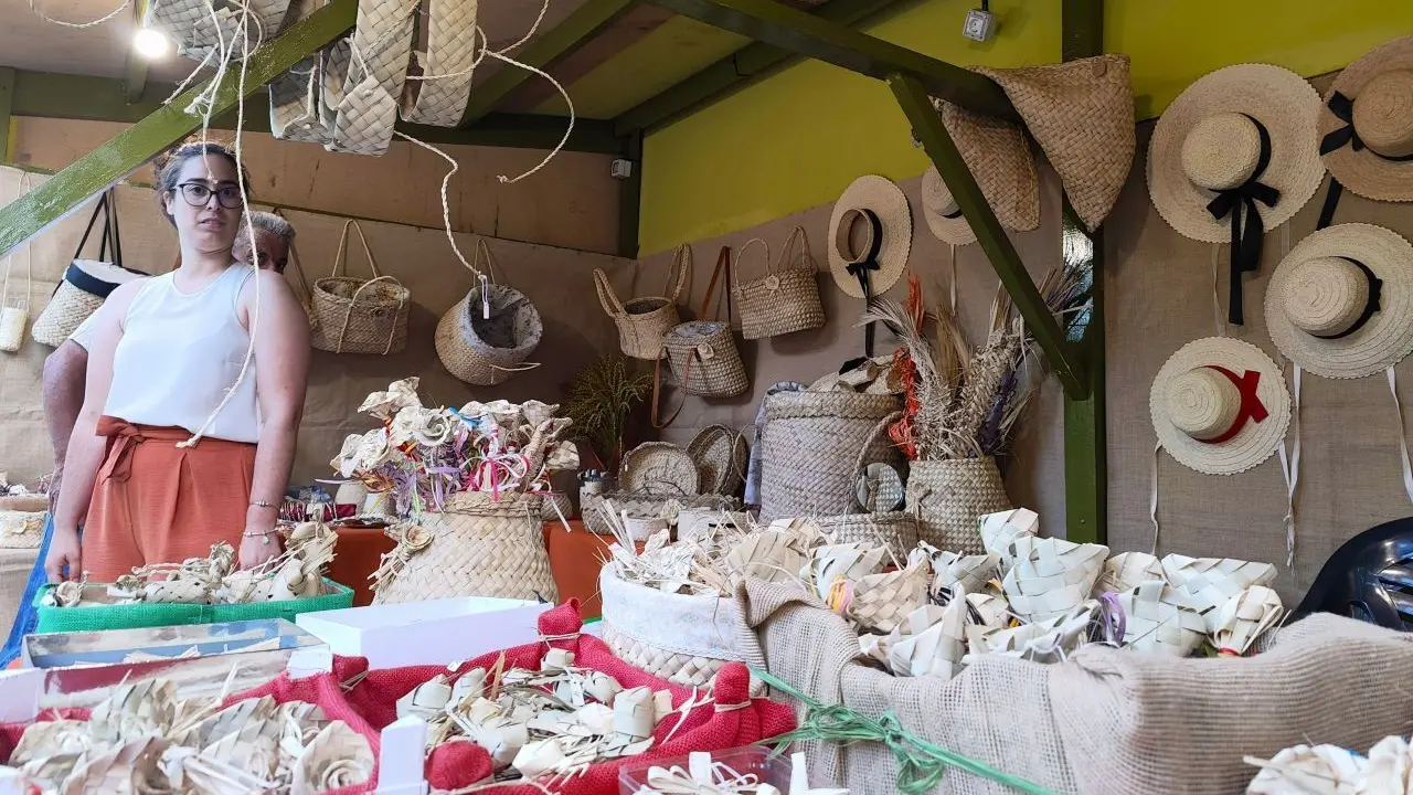 Stand de cester&iacute;a de palma en la Feria Insular de Artesan&iacute;a | &copy;Fuerteventura Digital, 2023.