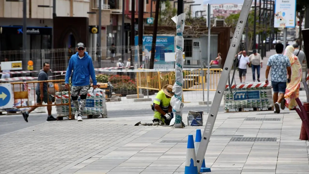 Obras en la calle Primero de Mayo de Puerto del Rosario, en mayo de 2026.