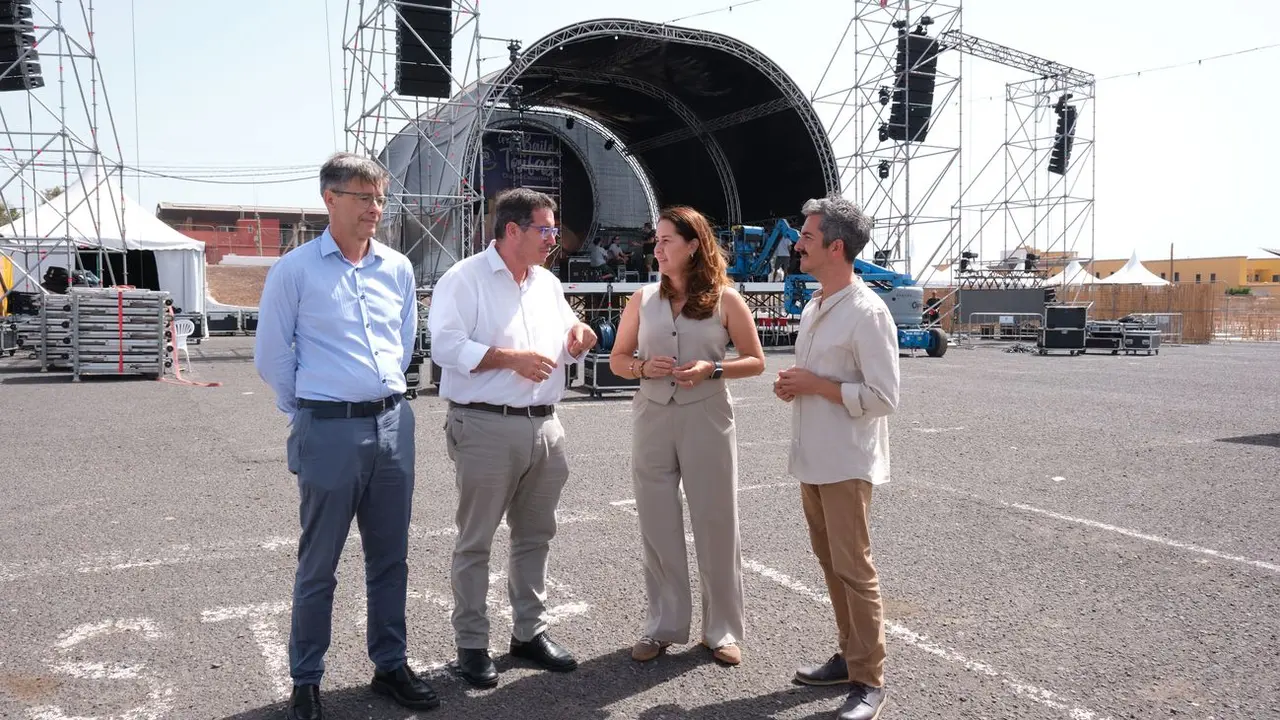 Preparativos del Gran Baile de Taifas, en el recinto ferial de Puerto del Rosario.
