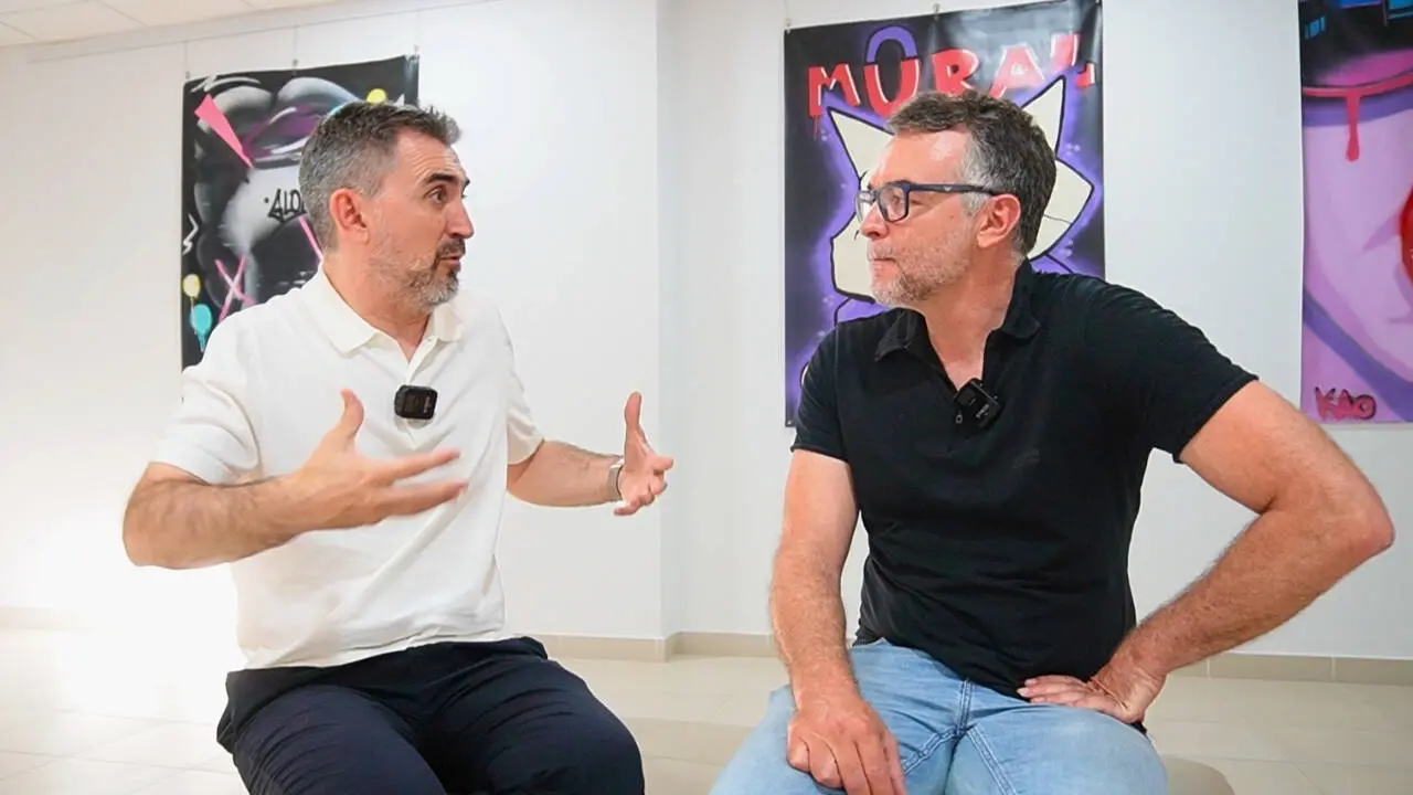 Ignacio Escolar y Janey Casta&ntilde;eyra, en la Casa de la Cultura de Puerto del Rosario.