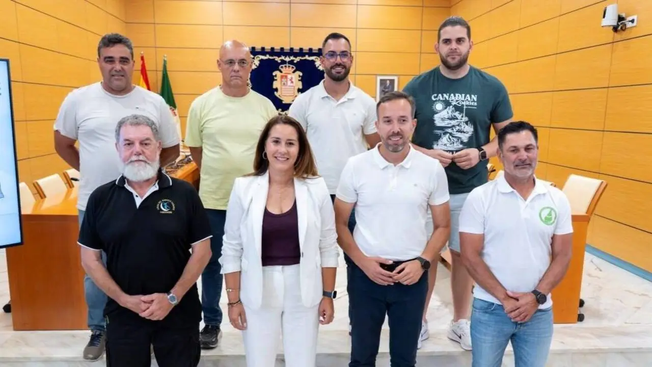 La presidenta y el consejero de Deportes del Cabildo, con los presidentes de las federaciones de juegos y deportes aut&oacute;ctonos.