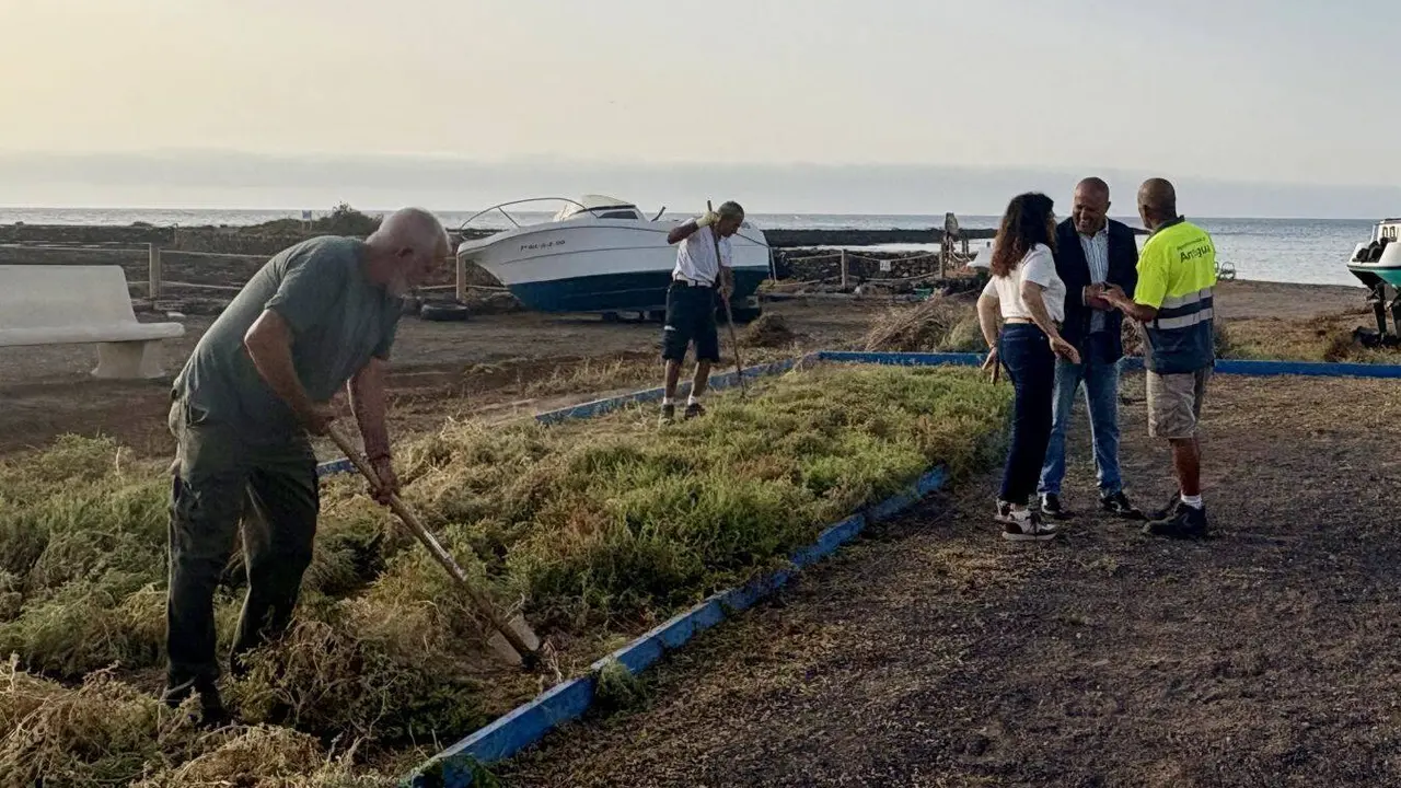 Cuadrillas y concejales en Las Salinas.