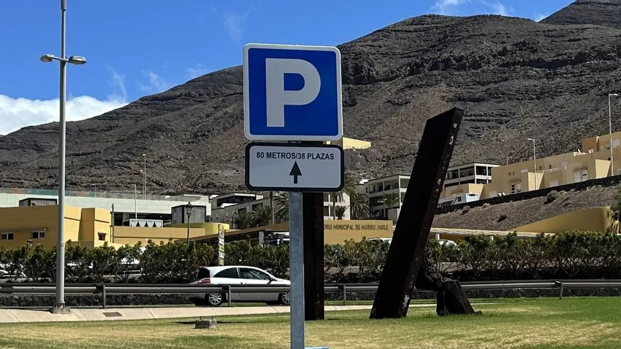 Nueva se&ntilde;al&eacute;tica de aparcamientos en Morro Jable.