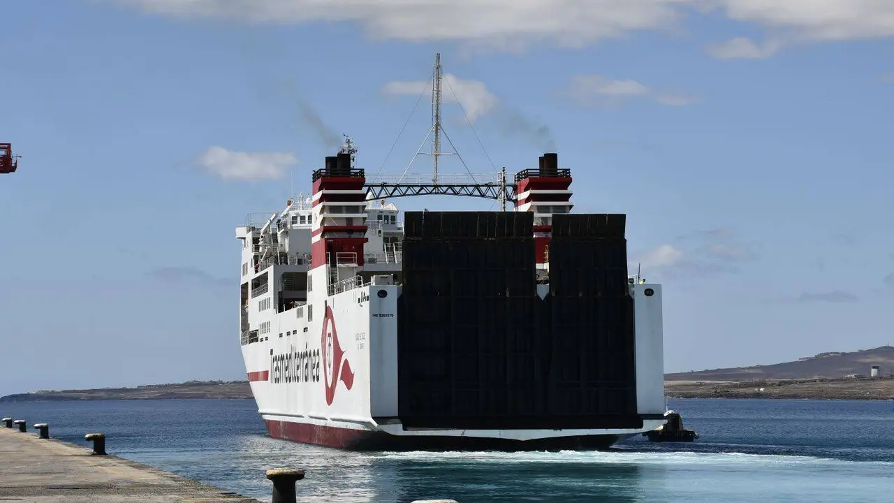 El ferry Ciudad de Ibiza de Transmediterr&aacute;nea cubre trayectos de transporte mar&iacute;timo entre Fuerteventura y otras islas | &copy;Ada Chac&oacute;n, 2026.