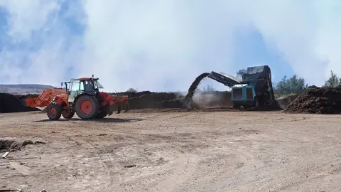 Elaboración de compost. Imagen de archivo.