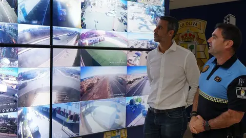 Instalación de nuevas cámaras de seguridad en La Oliva.