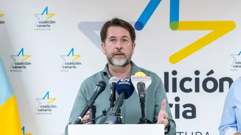 Carlos Alonso en la sede de CC Fuerteventura.