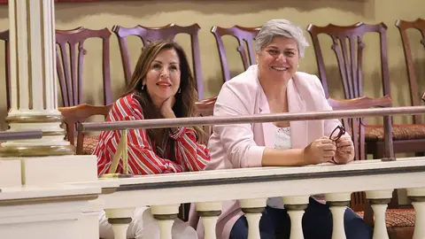 Dolores Padrón, Diputada del Común, y Noelia García, Comisionada de Transparencia. Nuevos nombramientos en el Parlamento.