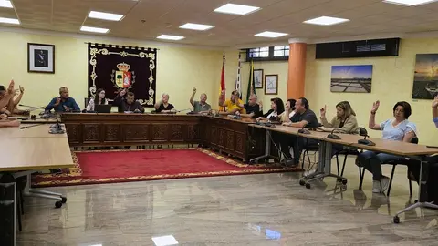 Aprobación del contrato de Internet y telefonía en el pleno de Antigua.