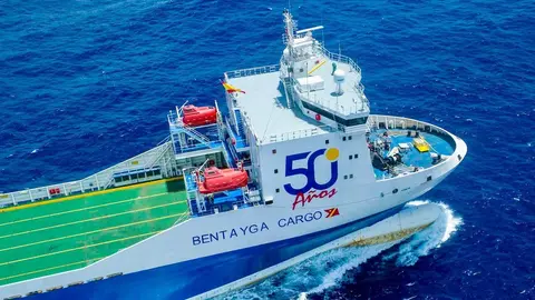 Nueva línea de mercancías Fred. Olsen Express con el Bentayga Cargo.