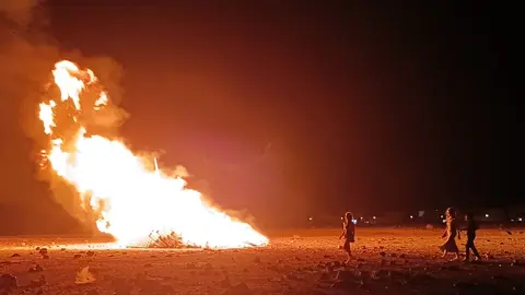 Imagen de hoguera en la noche de San Juan (Imagen de ARCHIVO).