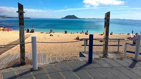 Imagen de la web de fuertepornaturaleza.com. Reutilización de aguas en las playas.