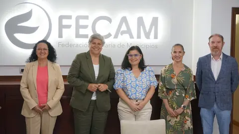 Encuentro entre la Comisionada de Transparencia y la FECAM.