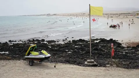 Puesto de socorristas en las playas de Corralejo.
