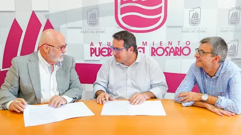Puerto del Rosario y la Cámara de Comercio renuevan el convenio de la Ventanilla Única Empresarial.