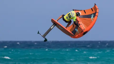 Entrenamientos de wingfoil en Sotavento (3)