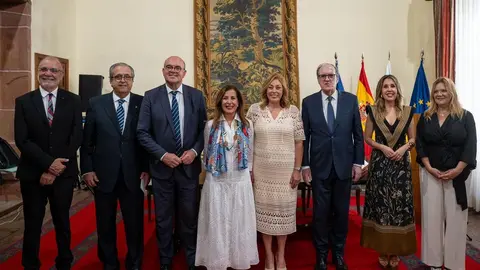 El equipo de la Diputación del Común toma posesión junto al Defensor del Pueblo y la presidenta del Parlamento (1)
