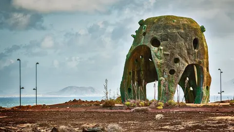 Escultura de Origo Mare, en Majanicho  (Imagen Joselu Bilbo, junio de 2020).
