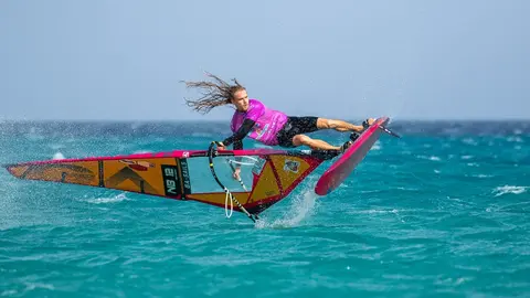 El espectáculo del freestyle windsur, en el Mundial de Sotavento.